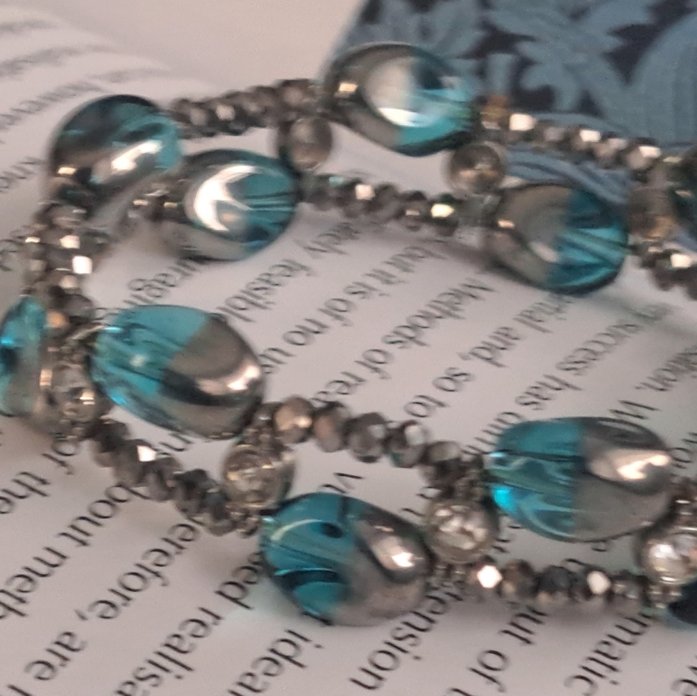 Blue and silver tone bracelet with hrinstones - Picture 5 of 5